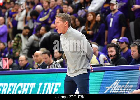 Seattle, WA, États-Unis. 09 décembre 2023. Mark Few, entraîneur-chef de Gonzaga, lors du match de basketball de la NCAA entre les Gonzaga Bulldogs et les Washington Huskies au HEC Edmundson Pavilion à Seattle, WA. Washington a battu Gonzaga 78-73. Steve Faber/CSM/Alamy Live News Banque D'Images