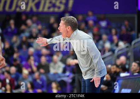Seattle, WA, États-Unis. 09 décembre 2023. Mark Few, entraîneur-chef de Gonzaga, lors du match de basketball de la NCAA entre les Gonzaga Bulldogs et les Washington Huskies au HEC Edmundson Pavilion à Seattle, WA. Washington a battu Gonzaga 78-73. Steve Faber/CSM/Alamy Live News Banque D'Images