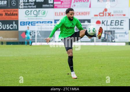 Rödinghausen, Deutschland 09. Décembre 2023 : Regionalliga West - 2023/2024 - SV Rödinghausen vs 1 FC. Bocholt im Bild : Leon Tia (Rödinghausen) Banque D'Images