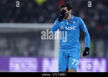 Khvicha Kvaratskhelia de la SSC Napoli semble abattu lors du match de Serie A entre Juventus FC et SSC Napoli au stade Allianz le 8 décembre 2023 à Turin, Italie . Banque D'Images