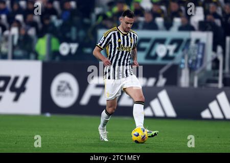 Federico Gatti de Juventus FC en action lors du match de Serie A entre Juventus FC et SSC Napoli au stade Allianz le 8 décembre 2023 à Turin, Italie . Banque D'Images