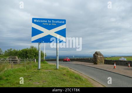 Édimbourg, Écosse - juillet 24 2016 : frontières entre l'Angleterre et l'Écosse avec le panneau Bienvenue en Écosse Banque D'Images