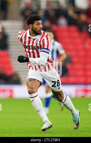 Stoke on Trent, Royaume-Uni. 09 décembre 2023. Le milieu de terrain de Stoke City Josh Laurent (28) lors du Stoke City FC contre Sheffield Wednesday FC SKY BET EFL Championship Match au Bet365 Stadium, Stoke-on-Trent, Angleterre, Royaume-Uni le 9 décembre 2023 Credit : Every second Media/Alamy Live News Banque D'Images
