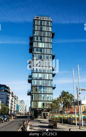 Le gratte-ciel Alto Vetro, une tour résidentielle de 16 étages à Grand Canal Dock, avec des appartements et des penthouses, quartier Southside de Dublin, Irlande. Banque D'Images