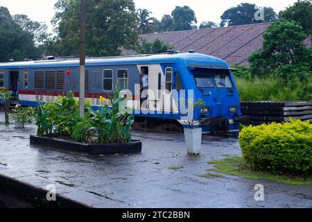 Colombo fort est la principale gare ferroviaire du Sri Lanka. Des trains circulent tous les jours de cette gare de Colombo fort à toutes les parties de l'île du Sri Lanka Banque D'Images