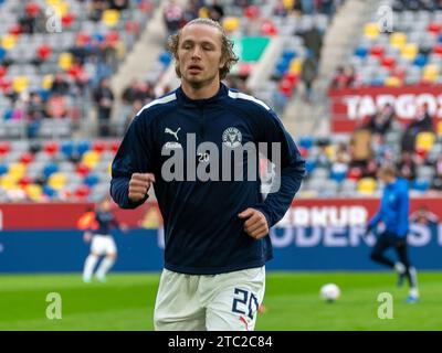 Jann-Fiete ARP (Holstein Kiel, #20) beim Aufwaermen. Fortuna Duesseldorf vs Holstein Kiel, Fussball, 2. Bundesliga, 16. Spieltag, saison 2023/2024, 10.12.2023 les règlements DFB/DFL interdisent toute utilisation de photographies comme séquences d'images et/ou quasi-vidéo Foto : Eibner-Pressefoto/Thomas Haesler Banque D'Images