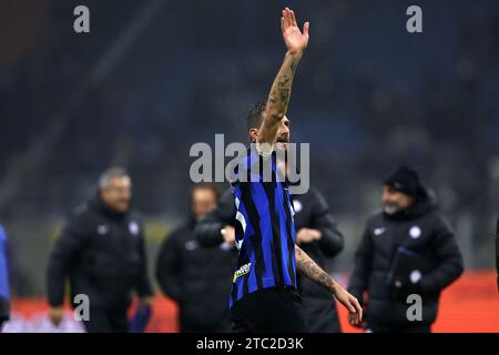 Milan, Italie. 09 décembre 2023. Francesco Acerbi du FC Internazionale célèbre à la fin de la Serie Un match de football entre FC Internazionale et Udinese Calcio au Stadio Giuseppe Meazza le 9 décembre 2023 à Milan Italie . Crédit : Marco Canoniero/Alamy Live News Banque D'Images