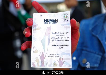 SANAA, Sanaa, Yémen. 8 décembre 2023. Des étudiants se rassemblent pour soutenir le peuple palestinien lors de la journée nationale des droits de l'homme du 10 décembre, dans le cadre du conflit en cours entre Israël et le groupe islamiste palestinien Hamas. (Image de crédit : © Osamah Yahya/ZUMA Press Wire) USAGE ÉDITORIAL SEULEMENT! Non destiné à UN USAGE commercial ! Banque D'Images