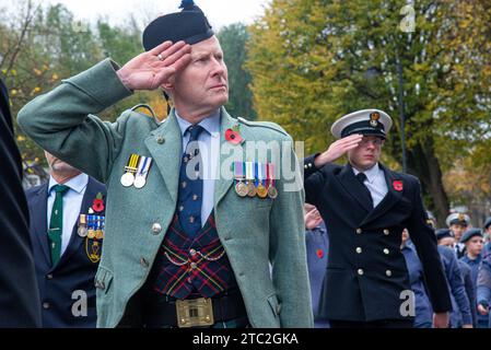 Falmouth se souvient des morts le jour du souvenir 2023 avec un défilé des forces militaires et une cérémonie de dépôt de gerbes à Kimberly Park. Banque D'Images