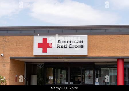 Signe de la Croix-Rouge américaine sur le bâtiment du Southwest Chapter and Blood donation Center à Madison, WI, États-Unis Banque D'Images