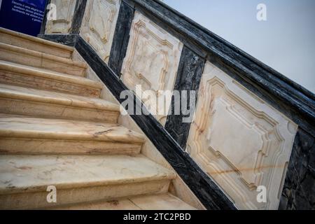 Escalier en marbre à l'intérieur du musée des figures d'argile, Estremoz Alentejo, Portugal Banque D'Images