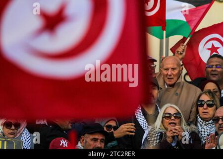 Tunis, Tunisie. 10 décembre 2023 : Ahmed Najib Chebbi, chef de la coalition Front de salut national, lors d'un rassemblement à Tunis appelant à la libération des prisonniers politiques en Tunisie et en Palestine. Les participants ont agité le drapeau palestinien et tunisien lors de la manifestation organisée par la coalition du Front du salut national (image de crédit : © Hasan Mrad/IMAGESLIVE via ZUMA Press Wire) À USAGE ÉDITORIAL SEULEMENT! Non destiné à UN USAGE commercial ! Crédit : ZUMA Press, Inc./Alamy Live News Banque D'Images