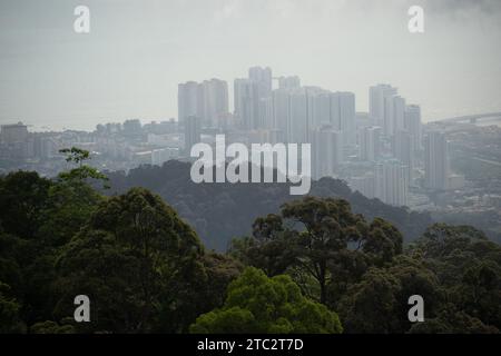 Penang Hills : chef-d'œuvre de la nature en Malaisie, où la verdure luxuriante rencontre des vues à couper le souffle, créant une évasion sereine. Banque D'Images