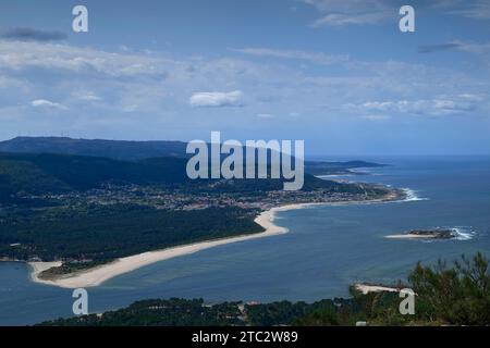 La côte atlantique portugaise et l'embouchure de la rivière Mino vu du sommet du Monte Santa Trega, A Guarda, Galice, Espagne, Europe Banque D'Images