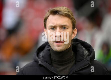 Stuttgart, Deutschland. 10 décembre 2023. vor Spielbeginn : Geschaeftsfuehrer Sport Simon Rolfes Bayer 04 Leverkusen VfB Stuttgart vs Bayer 04 Leverkusen B04 10.12.2023 LA RÉGLEMENTATION DFL INTERDIT TOUTE UTILISATION DE PHOTOGRAPHIES COMME SÉQUENCES D'IMAGES ET/OU QUASI-VIDÉO/dpa/Alamy Live News Banque D'Images