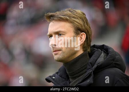 Stuttgart, Deutschland. 10 décembre 2023. vor Spielbeginn : Geschaeftsfuehrer Sport Simon Rolfes Bayer 04 Leverkusen VfB Stuttgart vs Bayer 04 Leverkusen B04 10.12.2023 LA RÉGLEMENTATION DFL INTERDIT TOUTE UTILISATION DE PHOTOGRAPHIES COMME SÉQUENCES D'IMAGES ET/OU QUASI-VIDÉO/dpa/Alamy Live News Banque D'Images