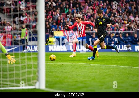 Antoine Griezmann de l'Atletico Madrid vu en action lors du match de football de la Liga EA Sports 2023/24 entre l'Atletico Madrid et Almeria au stade Metropolitano de Madrid, Espagne. Banque D'Images