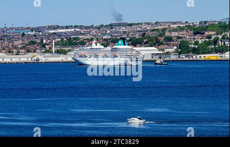 Le navire de croisière allemand Phoenix Reisen Cruise Liner Artania arrive à Dundee, en Écosse Banque D'Images