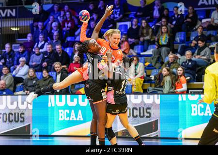 FREDRIKSHAVN, DANEMARK - DÉCEMBRE 10 : Kelly Dulfer des pays-Bas tire lors du 26e match du Championnat du monde féminin de handball du Groupe H entre les pays-Bas et l'Espagne à Arena Nord le 10 décembre 2023 à Fredrikshavn, Danemark (photo de Henk Seppen/Orange Pictures) NOCSNSF Banque D'Images