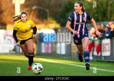 Londres, Royaume-Uni. 10 décembre 2023. TIA Searle (Dulwich Hamlet 16) en action lors du match de Premier League entre Dulwich Hamlet et Crawley AFC à Champion Hill. Crédit : Liam Asman/Alamy Live News Banque D'Images