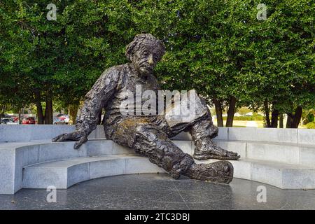 Albert Einstein Memorial en bronze par Robert Berks sur Constitution Ave NW à Washington DC Banque D'Images