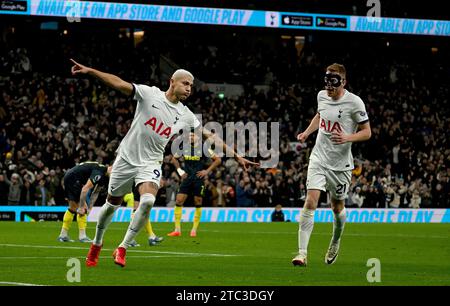 Londres, Royaume-Uni. 10 décembre 2023. Richarlison de Tottenham Hotspur (l) célèbre après avoir marqué le 2e but de son équipe. Match de Premier League, Tottenham Hotspur contre Newcastle Utd au Tottenham Hotspur Stadium à Londres le dimanche 10 décembre 2023 . Cette image ne peut être utilisée qu'à des fins éditoriales. Usage éditorial seulement photo de Sandra Mailer/Andrew Orchard photographie sportive/Alamy Live News crédit : Andrew Orchard photographie sportive/Alamy Live News Banque D'Images