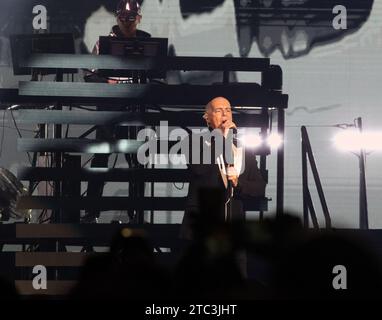 Bogota, Colombie. 09 décembre 2023. Neil Tennant, le chanteur du duo PET Shop Boys, se produit à Bogota, en Colombie, le 9 décembre 2023. (Photo de Daniel Garzon Herazo/NurPhoto) crédit : NurPhoto SRL/Alamy Live News Banque D'Images