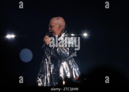 Bogota, Colombie. 09 décembre 2023. Neil Tennant, le chanteur du duo PET Shop Boys, se produit à Bogota, en Colombie, le 9 décembre 2023. (Photo de Daniel Garzon Herazo/NurPhoto) crédit : NurPhoto SRL/Alamy Live News Banque D'Images