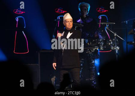 Bogota, Colombie. 09 décembre 2023. Neil Tennant, le chanteur du duo PET Shop Boys, se produit à Bogota, en Colombie, le 9 décembre 2023. (Photo de Daniel Garzon Herazo/NurPhoto) crédit : NurPhoto SRL/Alamy Live News Banque D'Images