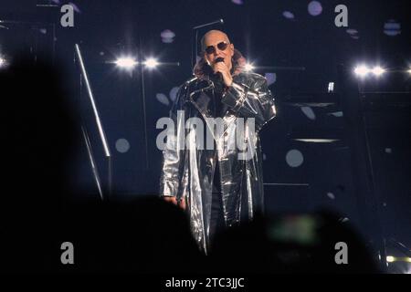 Bogota, Colombie. 09 décembre 2023. Neil Tennant, le chanteur du duo PET Shop Boys, se produit à Bogota, en Colombie, le 9 décembre 2023. (Photo de Daniel Garzon Herazo/NurPhoto) crédit : NurPhoto SRL/Alamy Live News Banque D'Images