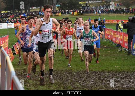 Bruxelles, Belgique. 10 décembre 2023. Le Belge Simon Jeukenne photographié en action lors de la course masculine U20 aux Championnats d'Europe de cross-country à Bruxelles, dimanche 10 décembre 2023 PHOTO BELGA JILL DELSAUX crédit : Belga News Agency/Alamy Live News Banque D'Images