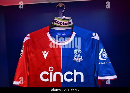 LONDRES, ANGLETERRE - DÉCEMBRE 9 : captain Armbrand gros plan sur le match de Premier League entre Crystal Palace et Liverpool FC à Selhurst Pa Banque D'Images