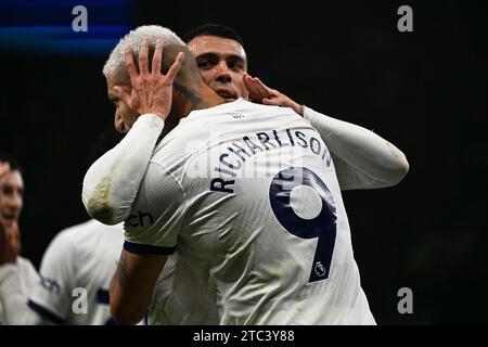 Londres, Royaume-Uni. 10 décembre 2023. Richarlison de Tottenham Hotspur célèbre avec ses coéquipiers après avoir marqué le 2e but de son équipe. Match de Premier League, Tottenham Hotspur contre Newcastle Utd au Tottenham Hotspur Stadium à Londres le dimanche 10 décembre 2023 . Cette image ne peut être utilisée qu'à des fins éditoriales. Usage éditorial seulement photo de Sandra Mailer/Andrew Orchard photographie sportive/Alamy Live News crédit : Andrew Orchard photographie sportive/Alamy Live News Banque D'Images