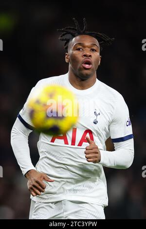 LONDRES, Royaume-Uni - 10 décembre 2023 : Destiny Udogie de Tottenham Hotspur lors du match de Premier League entre Tottenham Hotspur et Newcastle United au Tottenham Hotspur Stadium (crédit : Craig Mercer / Alamy Live News) Banque D'Images