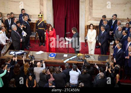 Buenos Aires, Argentine. 10 décembre 2023. Le président ukrainien Zelenskyy s'est rendu en Amérique du Sud pour assister à l'investiture du président nouvellement élu de la République Argentine, Javier Milei, le dimanche 10 décembre 2023, à la Maison du Gouvernement d'Argentine à Buenos Aires. L’ancien président argentin Alberto Fernandez, la vice-présidente sortante Christina Kirchner et d’autres dignitaires étrangers ont assisté à l’inauguration. Photo via Ukrainian Presidential Press Office/UPI crédit : UPI/Alamy Live News Banque D'Images