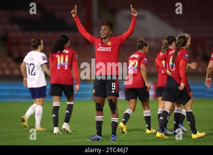 Melvine Malard, de Manchester United, célèbre avoir marqué le troisième but de son équipe lors du match de Barclays Women's Super League au Gaughan Group Stadium, à Londres. Date de la photo : dimanche 10 décembre 2023. Banque D'Images