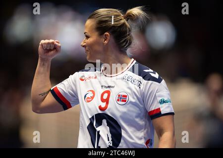 Trondheim, Norvège. 10 décembre 2023. Trondheim, Norvège, 10 décembre 2023 : Nora Mork (9 Norvège) célèbre après avoir marqué lors du match du Championnat du monde féminin IHF entre la France et la Norvège à Trondheim Spektrum à Trondheim, Norvège (Ane Frosaker/SPP) crédit : SPP Sport Press photo. /Alamy Live News Banque D'Images