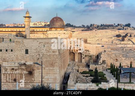 Mosquée Al-Aqsa au coucher du soleil dans la vieille ville de Jérusalem, Israël. Banque D'Images