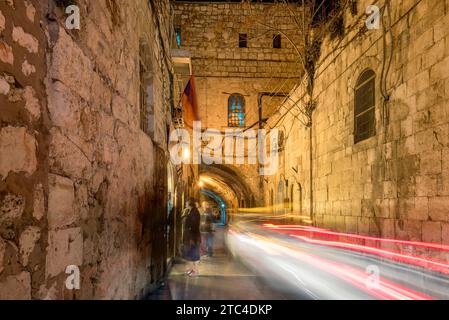 Rue nocturne dans la vieille ville de Jérusalem, Israël. Banque D'Images