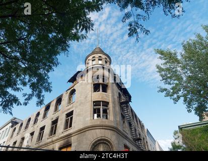 Façade d'un bâtiment patrimonial brûlé dans le vieux Montréal. Québec, Canada Banque D'Images