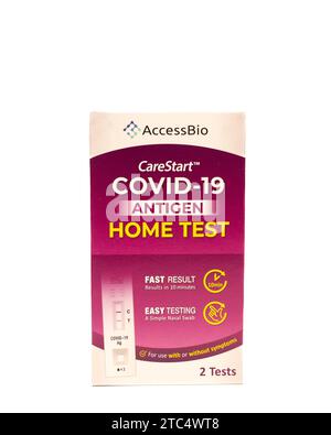 Un paquet de 2 kits de test à domicile Access Bio CareStart COVID-19 Antigen Banque D'Images