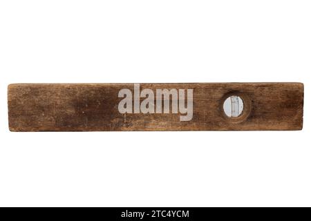 Ancien niveau à bulle en bois vintage isolé sur fond blanc Banque D'Images