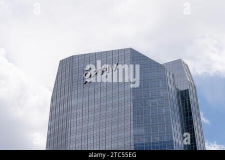 Immeuble de bureaux du siège d'Optiv à Denver, Colorado, États-Unis - 17 mai 2023. Banque D'Images