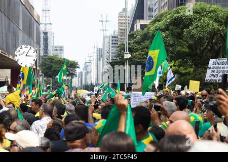 Manifestation des partisans de l'ancien président Jair Bolsonaro contre la nomination du ministre Flávio Dino au STF (Cour suprême fédérale), devant Masp, sur l'Avenida Paulista, région centrale de São Paulo, ce dimanche 10. Crédit : Brazil photo Press/Alamy Live News Banque D'Images