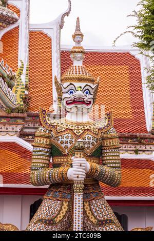 Éléments de décor Wat Arun est parmi les monuments les plus connus de la Thaïlande. Temple de l'aube célèbre destination touristique à Bangkok. Banque D'Images