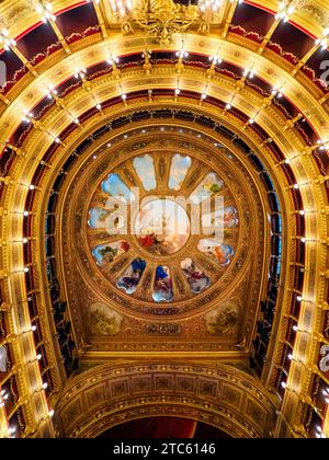 Plafond décoré dans l'opéra Teatro Massimo Vittorio Emanuele - Palerme, Italie Banque D'Images