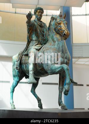 Statue équestre de Marc Aurèle ; bronze doré - la statue a été érigée entre 176 AD, l'année du triomphe du pf Marc Aurèle sur les tribus allemandes, et 180 AD, l'année de sa mort. - Musei Capitolini - Rome, Italie Banque D'Images