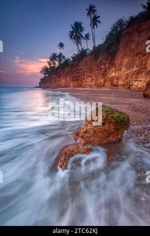 Red Cliff Beach ou Pha Daeng dans la baie d'Ao Thung Sarng, Chumphon, Thaïlande Banque D'Images