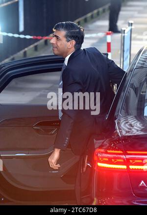 Londres, Royaume-Uni. 11 décembre 2023. Rishi Sunak, Premier ministre, arrive pour témoigner à l’enquête britannique sur le Covid-19. L'enquête est une enquête publique indépendante sur la réponse du Royaume-Uni à la pandémie de COVID-19 et sur l'impact de celle-ci, et sur les leçons à en tirer pour l'avenir, qui se tient à Dorland House dans l'ouest de Londres. Crédit : MARTIN DALTON/Alamy Live News Banque D'Images