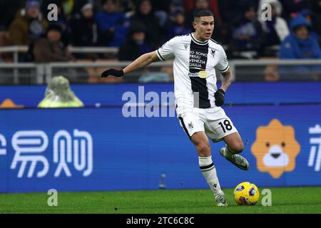 Nehuen Perez de l'Udinese Calcio en action lors du Serie A match entre FC Internazionale et Udinese Calcio au Stadio Giuseppe Meazza le 9 décembre 2023 à Milan Italie . Banque D'Images